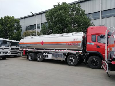 東風(fēng)特商前四后六30.5方鋁合金運(yùn)油車(chē)